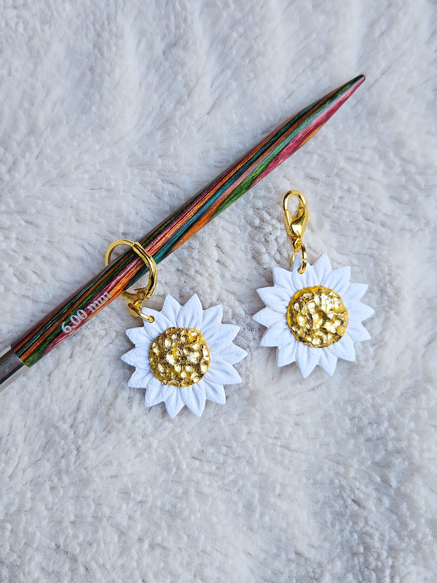 Gold daisy stitch marker