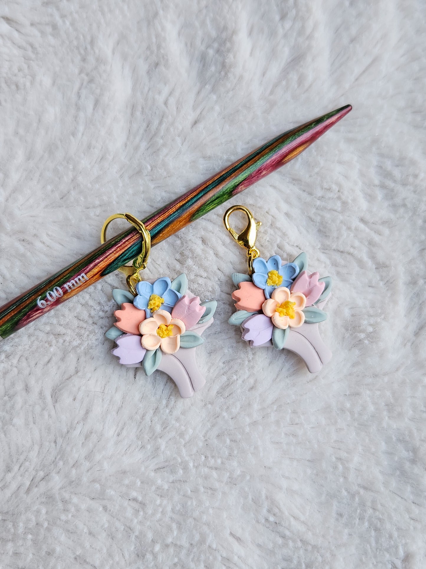 Spring bouquet stitch marker